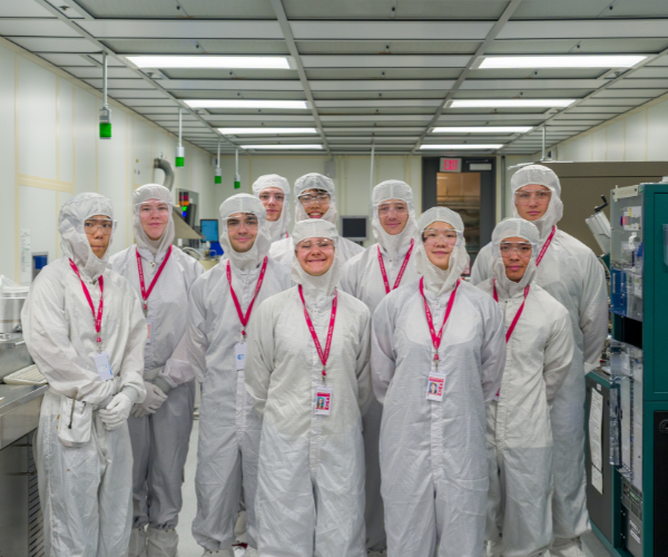 REU Group Photo in the Cleanroom